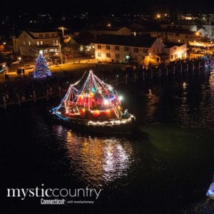 A boat decorated with Christmas lights. 